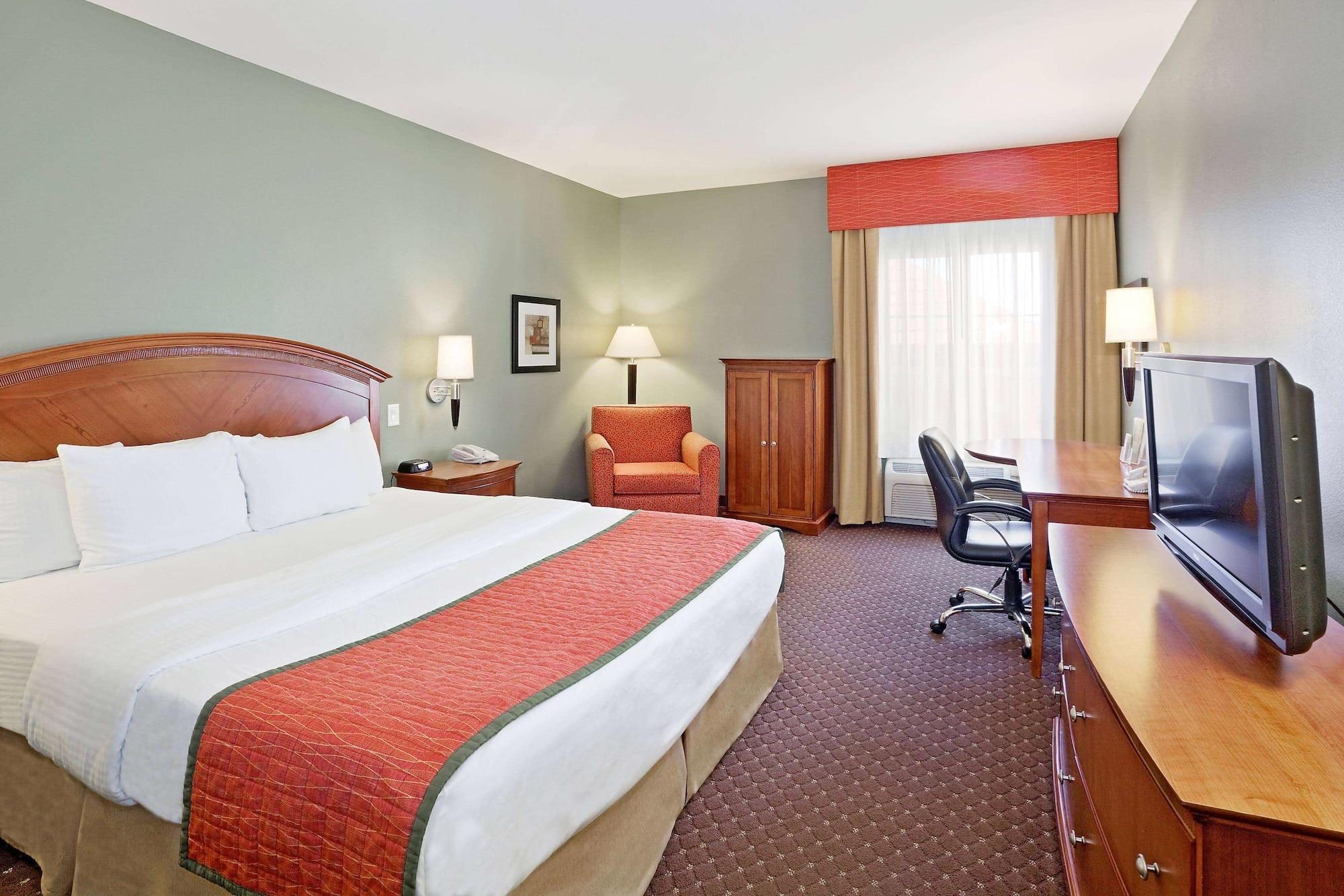 La Quinta By Wyndham Olathe Hotel Exterior photo