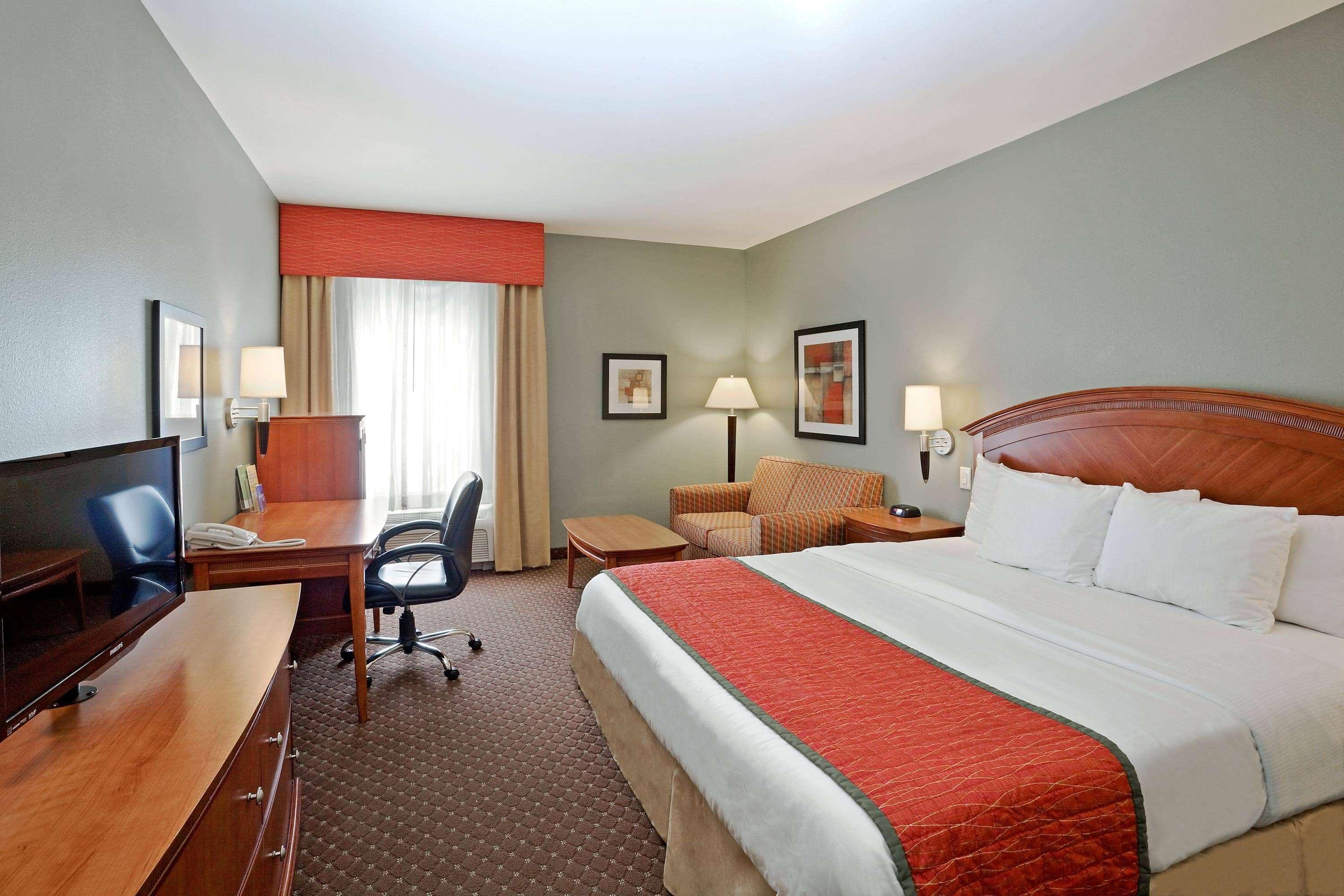 La Quinta By Wyndham Olathe Hotel Exterior photo