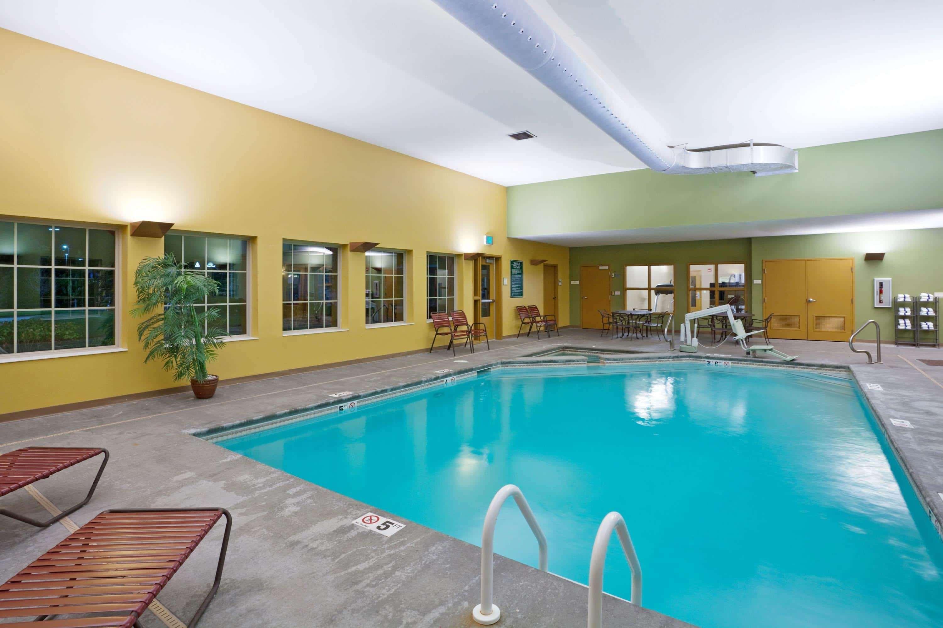 La Quinta By Wyndham Olathe Hotel Exterior photo