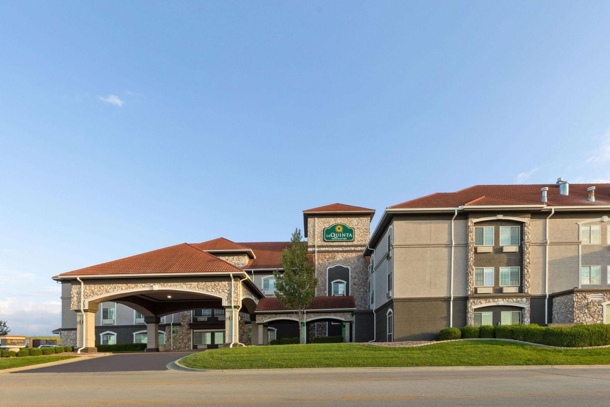 La Quinta By Wyndham Olathe Hotel Exterior photo