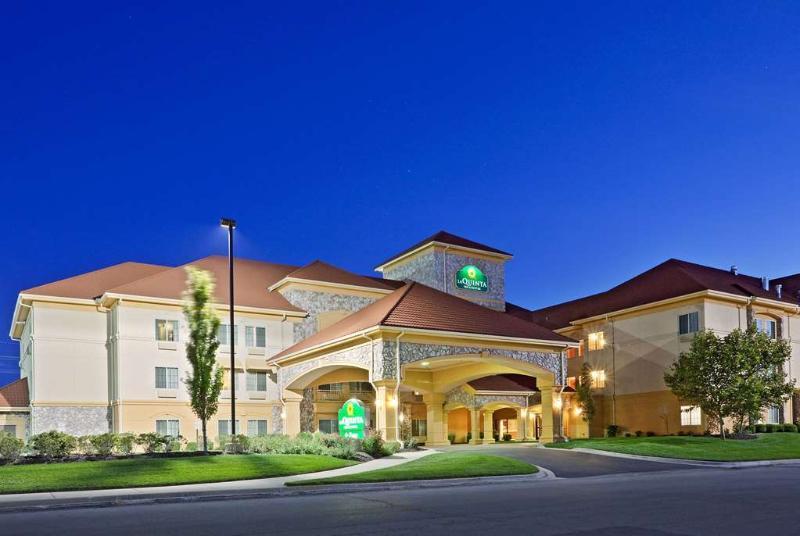 La Quinta By Wyndham Olathe Hotel Exterior photo