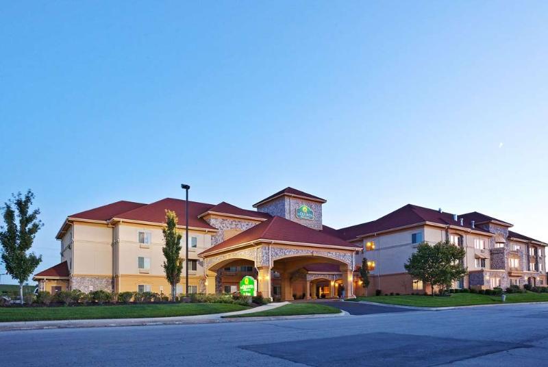 La Quinta By Wyndham Olathe Hotel Exterior photo